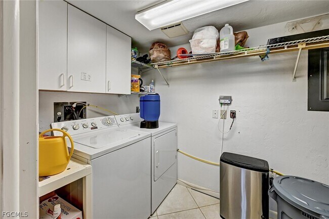 Building Photo - 4821 S Landings Dr