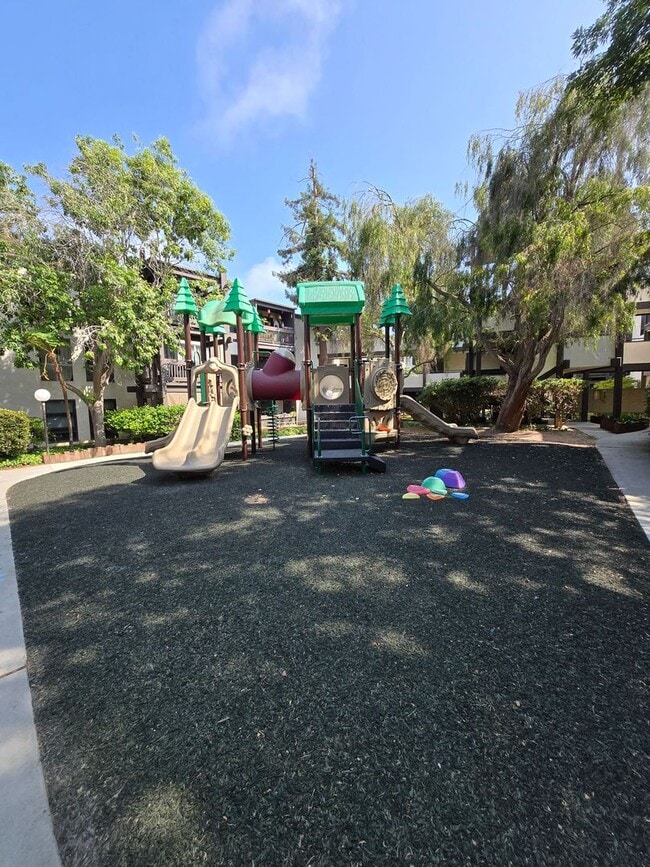 Building Photo - Playa Del Rey 1 bedroom apartment in Large outdoor community