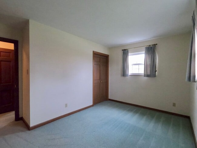 Building Photo - ALL ONE LEVEL IN THE HALLS COMMUNITY! 2 BD...