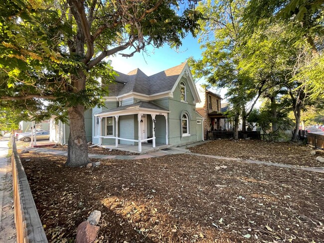 Building Photo - Cozy 1 bed/1 bath upstairs near the heart ...