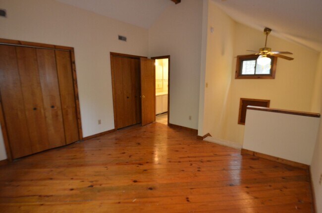 Building Photo - Charming 2 Bed / 2 Bath Home in Prime Chapel Hill Location