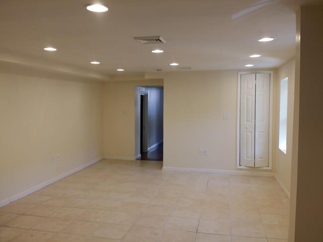 Building Photo - 244 N Water St