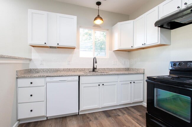 Building Photo - 1601 S Pattie St