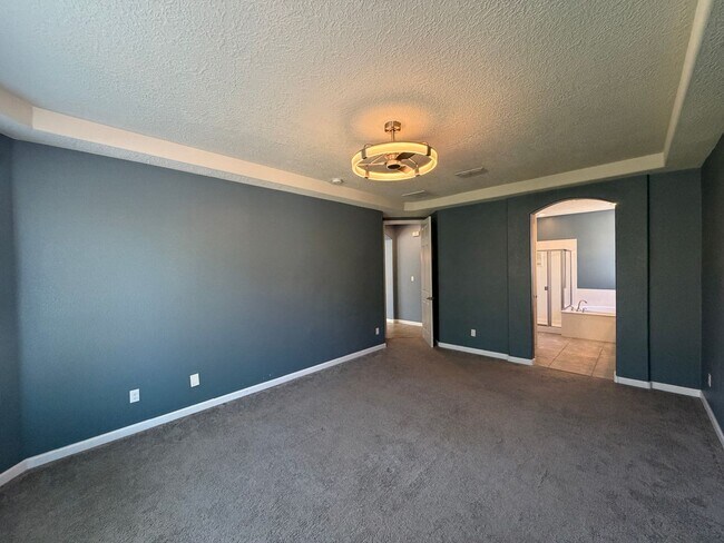 Building Photo - 4 Bedroom Single Story Home Available Near Golf Course Rd & Southern Blvd!