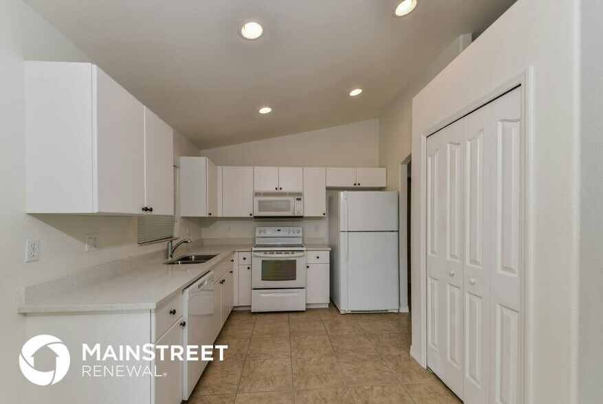 Building Photo - 3259 Toluca Terrace