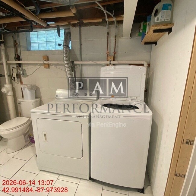 Building Photo - 2922 S 48th St