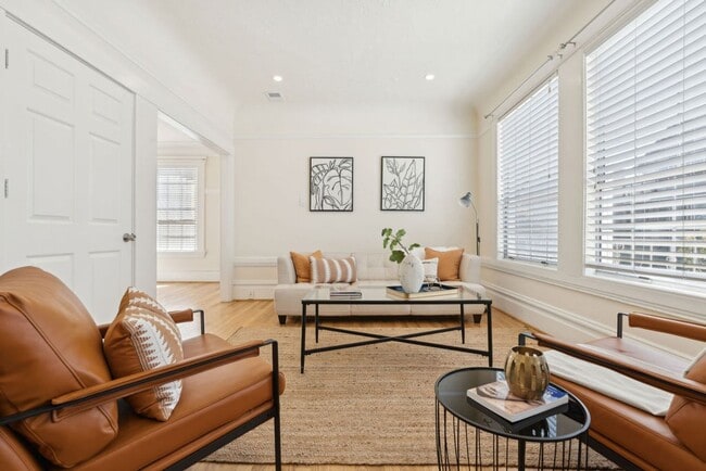 Building Photo - EPIC REA - Great Renovated ( all appliance...