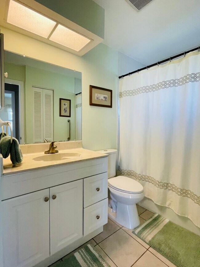 Building Photo - SOUTH GULF COVE-WATERFRONT POOL HOME!