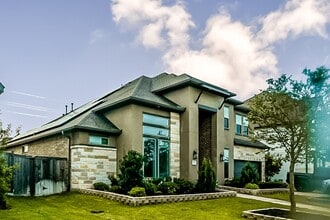 Building Photo - 10719 Klaria Cres Ct