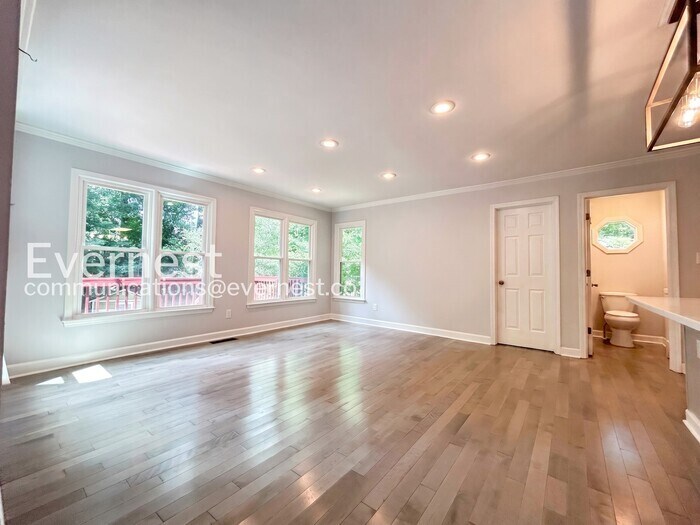 Building Photo - 5950 Henley Dr