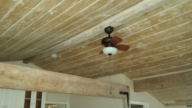 Living room ceiling - 17241 Donmetz St