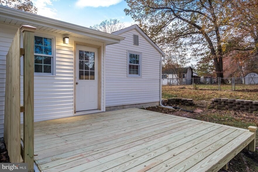 Building Photo - 822 Warburton Ln