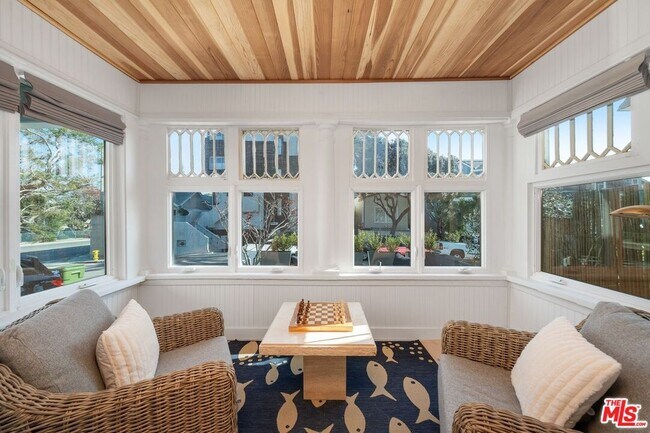 Building Photo - 157 Hart Ave