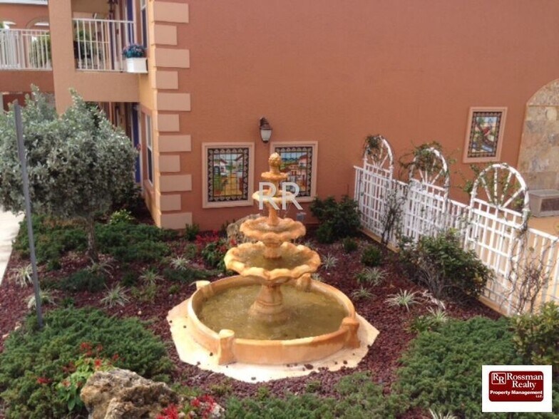 Building Photo - Santa Barbara Villas