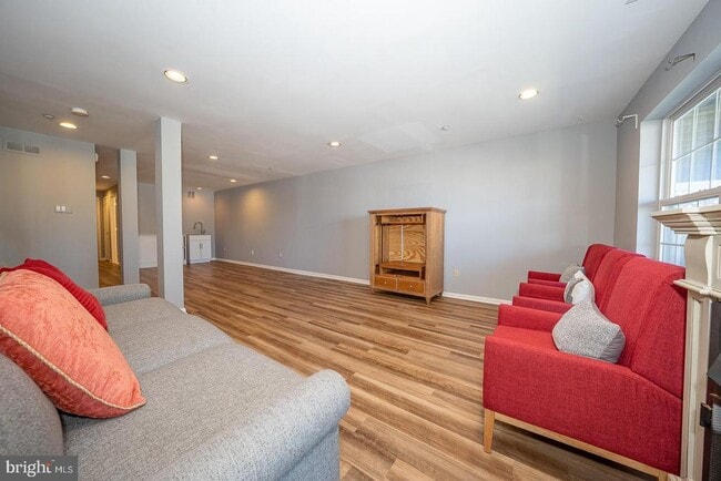 Building Photo - 234 Lookout Pl