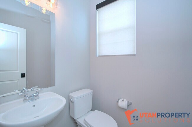 Building Photo - 5348 W South Jordan Pky