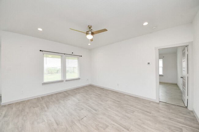 Building Photo - 7923 Cattleman Vly Dr