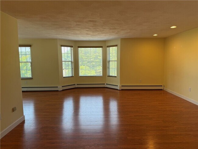 Building Photo - 29 Swan Ct