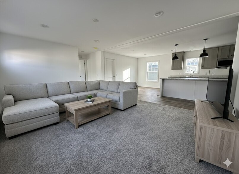 Building Photo - 7 Rainier St N