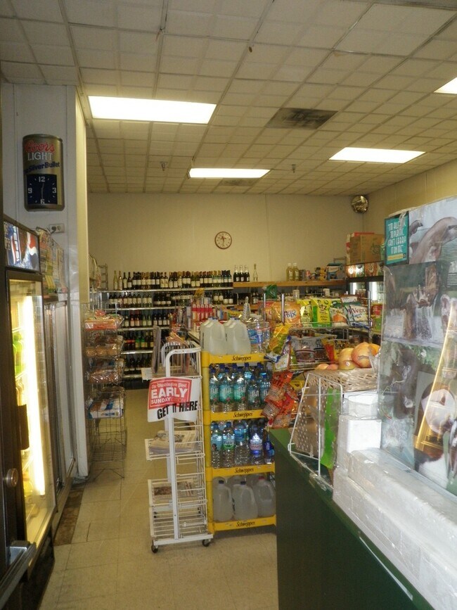 Building Photo - Studio Apartment Available at the Willough...