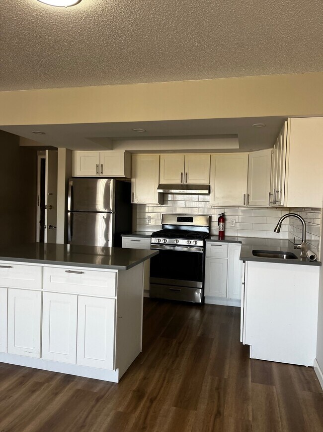 Building Photo - 171 Wellington Ct