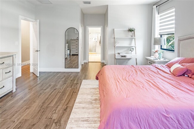 Building Photo - 724 SE 37th Ave