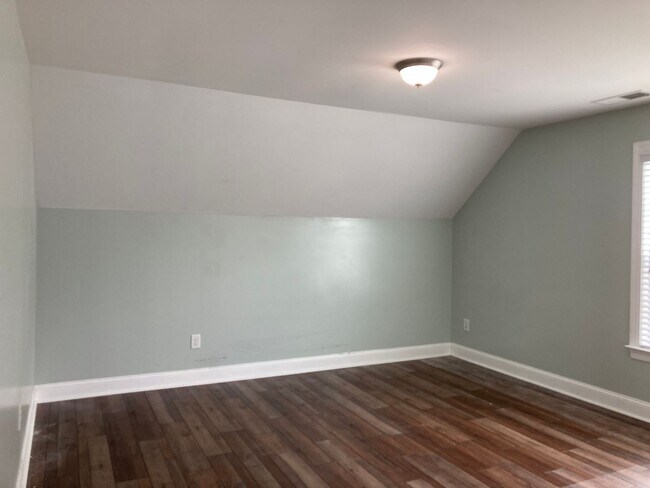 Building Photo - Immaculate 5 Bedrooms, 3.5 Bath Home Located Minutes from Shopping- Easy Commute to Sanford, Ft. ...