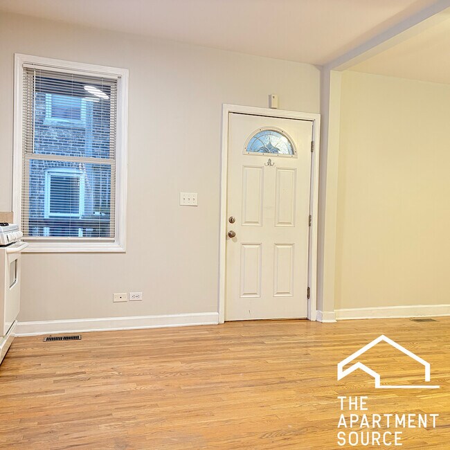 Building Photo - 1512 W Erie St