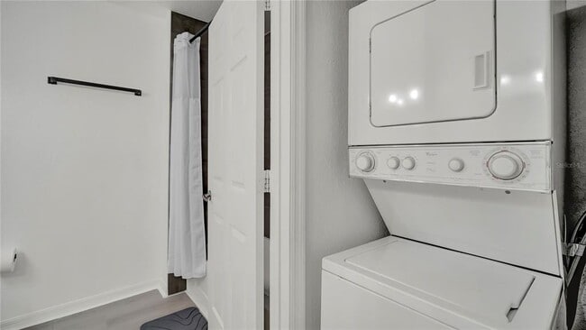 Building Photo - 4009 Venetian Bay Dr