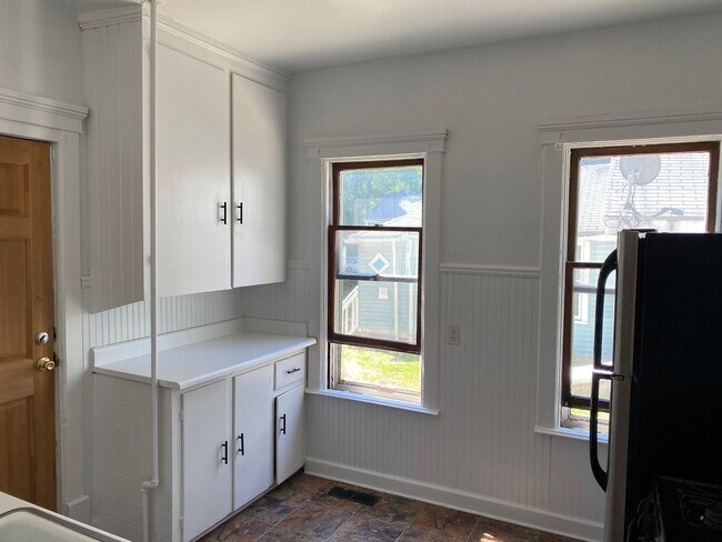 Primary Photo - 411 Oak St