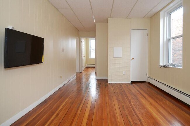 Building Photo - 121 Cottage St