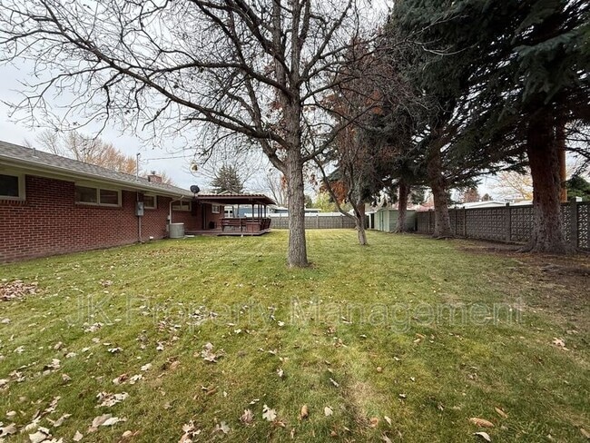 Building Photo - 1726 Alder Dr