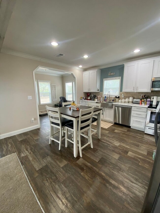 Building Photo - 1545 Elm Pass Rd