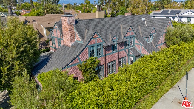 Building Photo - 560 S Bronson Ave