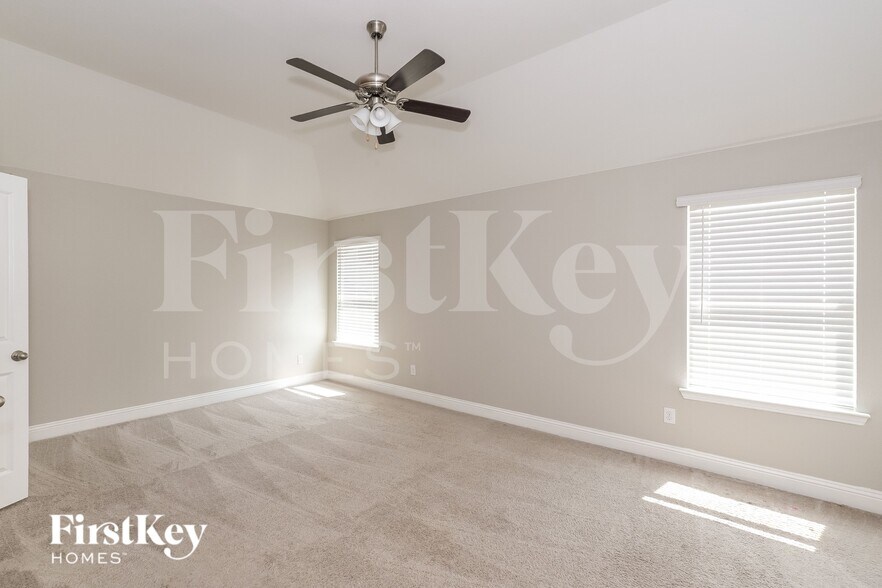 Building Photo - 701 Brody Trl