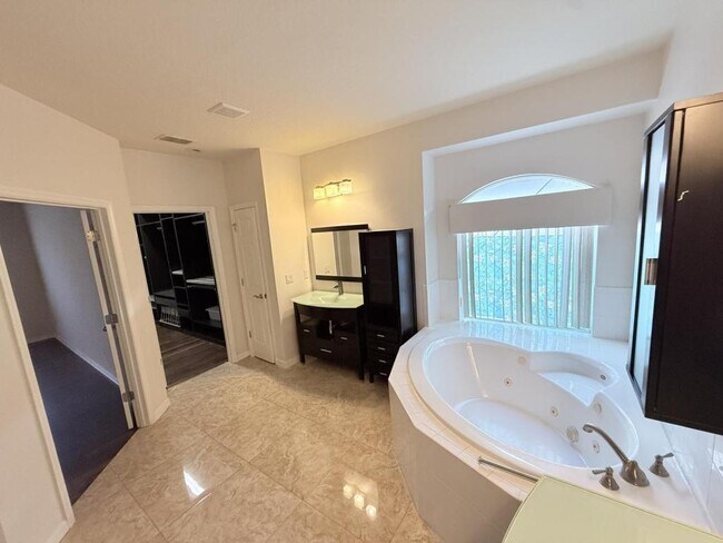 Building Photo - 8055 Glitter Ct