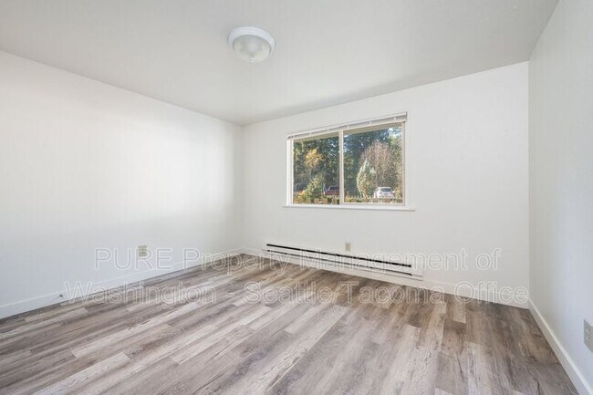 Building Photo - 6417 151st St NW