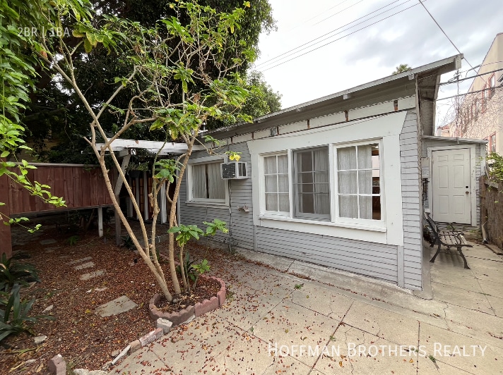 Building Photo - 523 S Coronado St