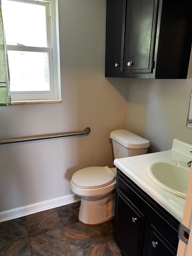 Building Photo - Maryville 37803 - COMING SOON! Available J...
