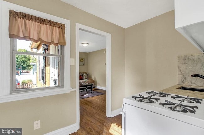 Building Photo - Coming Soon -  Charming 2 Bedroom, 1 Bath ...