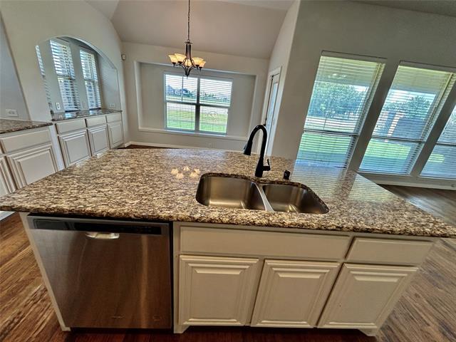 Building Photo - 511 Carnation Ln
