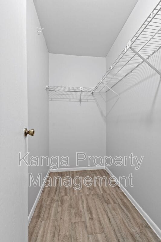 Building Photo - 4105 Shelley Rd S