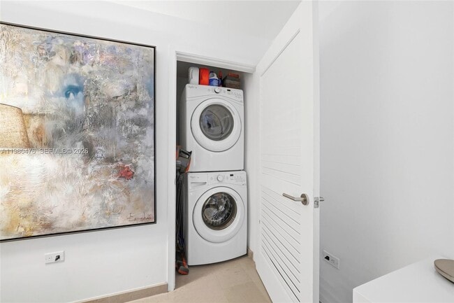 Building Photo - 88 SW 7th St