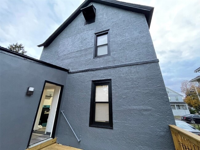 Building Photo - 50 Schubert St