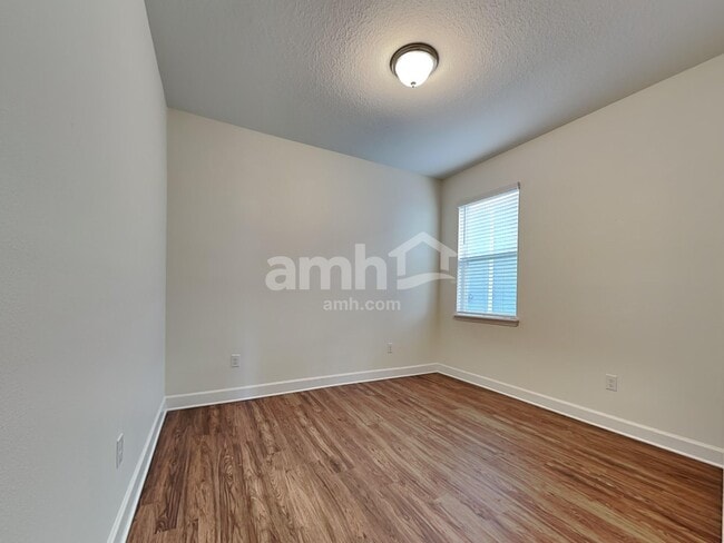 Building Photo - 921 Walden Pond Dr