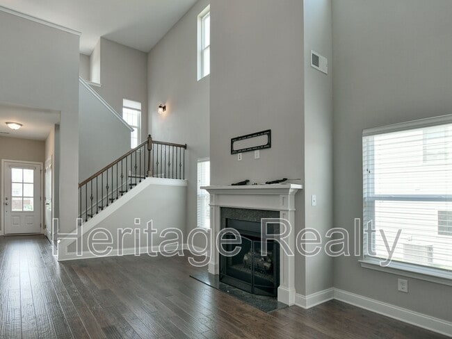 Building Photo - 2212 Scarlet Tanager St