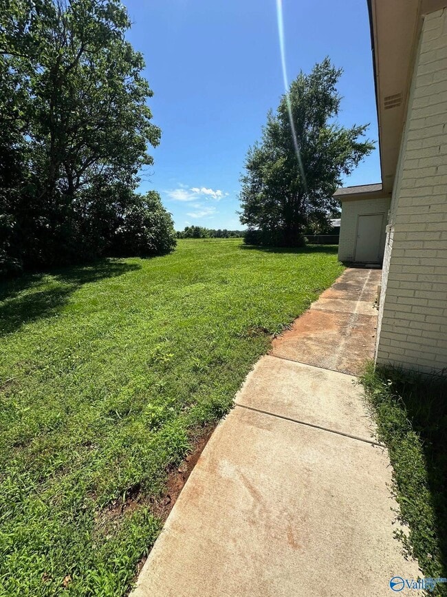 Building Photo - 120 Draper Dr