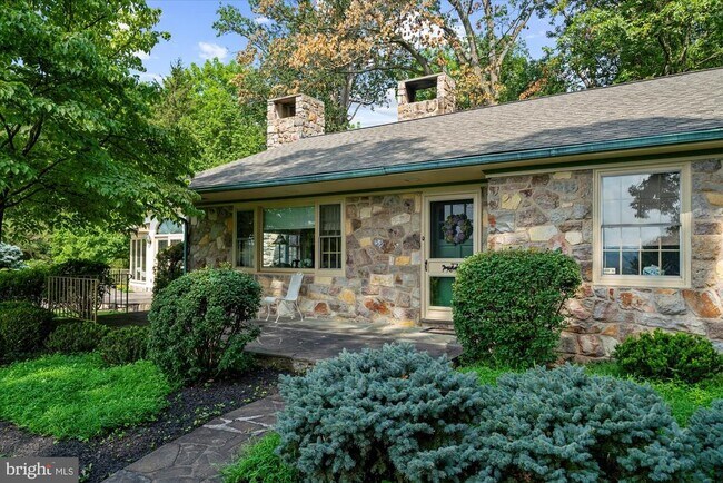 Building Photo - 451 Merlin Rd