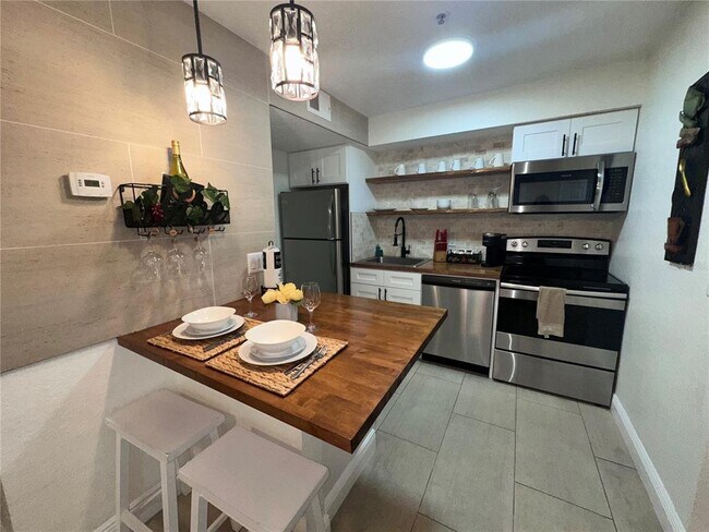 Building Photo - 2216 Grand Cayman Ct