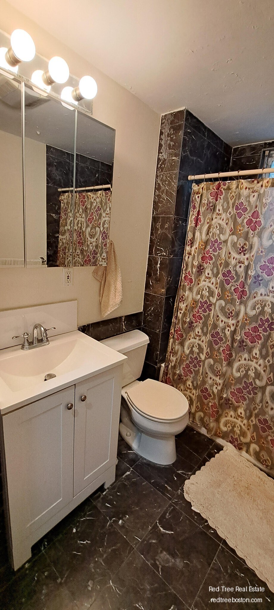 Building Photo - 143 Hillside St